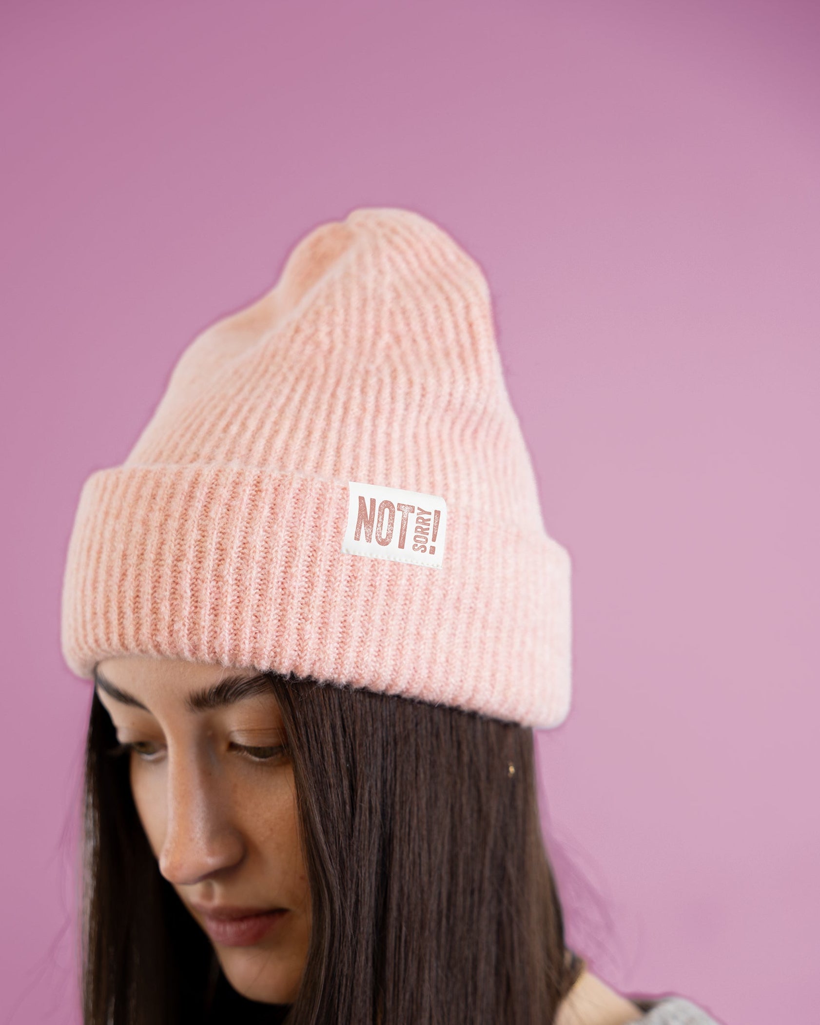 Beanie "NOT Sorry!" mit Label soft-rib